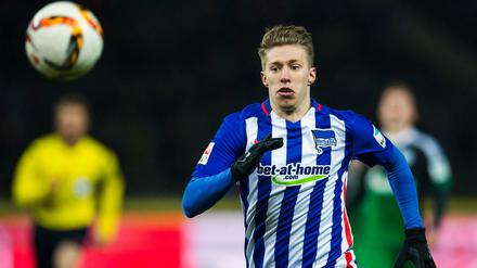 Mitchell Weiser, 23, spielt seit dem Sommer 2015 bei Hertha BSC. Der Sohn des früheren Bundesligaprofis Patrick Weiser kam ablösefrei vom FC Bayern München, wo er sich nicht hatte durchsetzen können. 