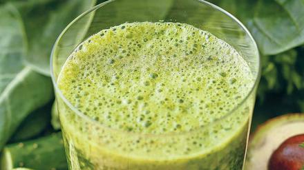 Hauptsache grün. Avocado, Kiwi, Gurke und Salat – was grün ist, darf hinein.