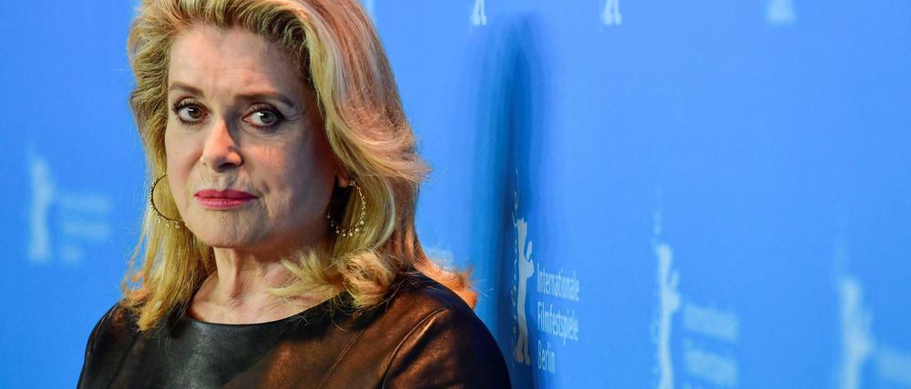 Die französische Schauspielerin Catherine Deneuve ist eine von 100 prominenten Frauen, die in einem Aufruf in der "Le Monde" die #MeToo-Bewegung hart kritisieren.
