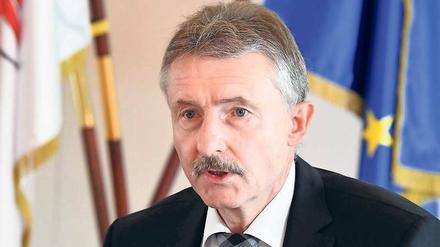 Brandenburgs Innenminister Karl-Heinz Schröter (SPD) verfügte, dass keine Asylbewerber mehr in Cottbus untergebracht werden.
