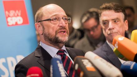 Der SPD-Vorsitzende Martin Schulz und der Vorsitzende des SPD-Landesverbands Nordrhein-Westfalen, Michael Groschek. 