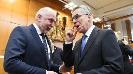 Bundesinnenminister Thomas de Maizière (rechts) möchte, das alles so bleibt, wie es ist.