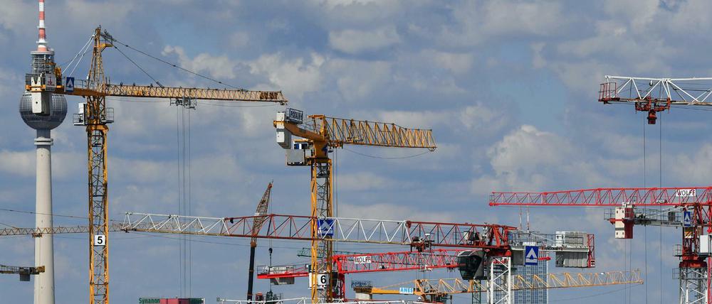 In Berlin drehen sich die Kräne für Neubauten - doch es könnten noch viel mehr sein.