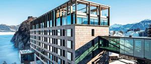 Neuer Glanz. Aus dem Neubau des Hotels ragt der Kubus des Restaurants „Spices“ heraus (oben). 