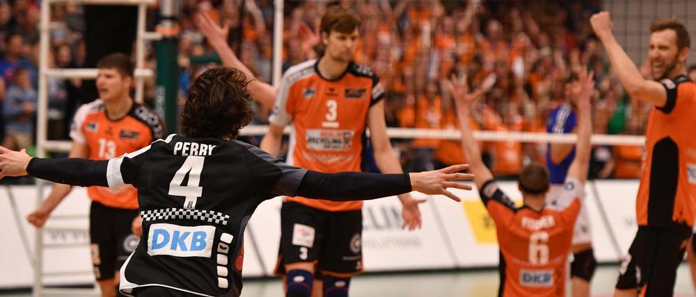 Dürfen wieder jubeln. Die BR Volleys gewinnen in der Champions League gegen Toulouse.