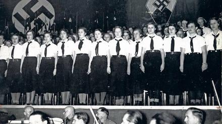 Kontrolliert und diszipliniert. Das Foto zeigt einen Aufmarsch junger Frauen am 10. Februar 1935 im Berliner Sportpalast. Abweichler wurden im Lager nach unterschiedlichen Kategorien sortiert.