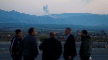 Rauschwaden steigen aus der Region Afrin auf. Das Bild entstand an der türkischen Grenze zu Syrien. 