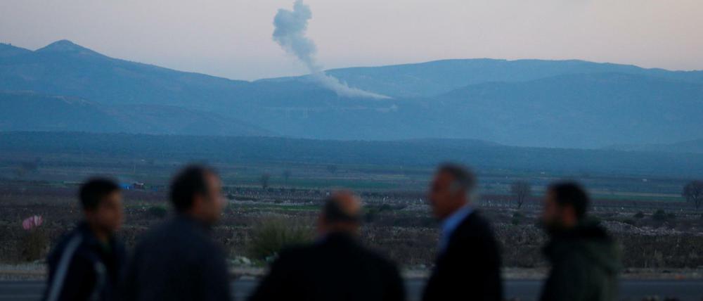 Rauschwaden steigen aus der Region Afrin auf. Das Bild entstand an der türkischen Grenze zu Syrien. 