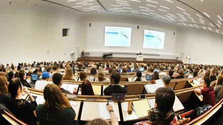Wozu Journalismus? Studenten in der Universität Leipzig.