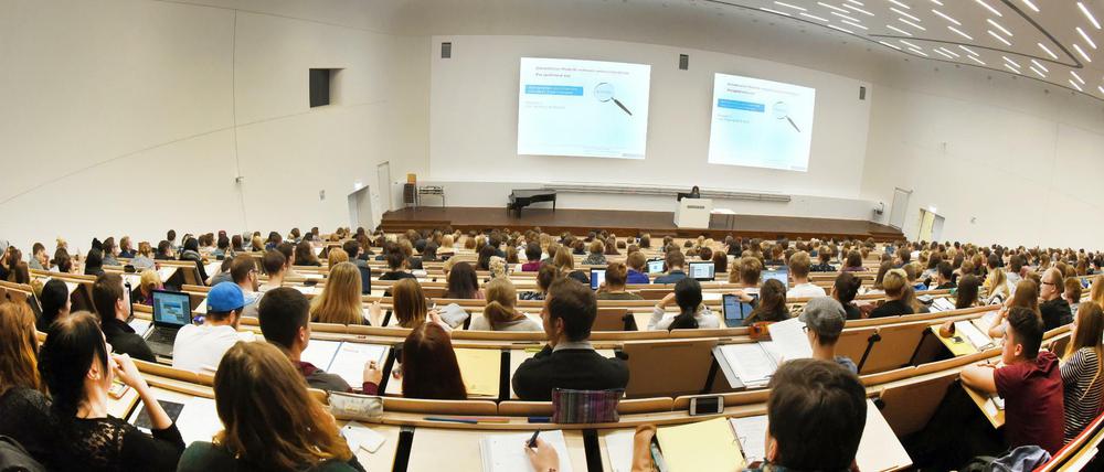 Wozu Journalismus? Studenten in der Universität Leipzig.