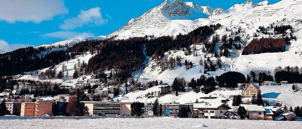 Davos ist ein beliebtes Skiresort in den Schweizer Alpen. Zu Zeiten des Weltwirtschaftsforums ist die Stadt ausgebucht. Ein Matrazenlager kostet umgerechnet 700 Euro pro Nacht.