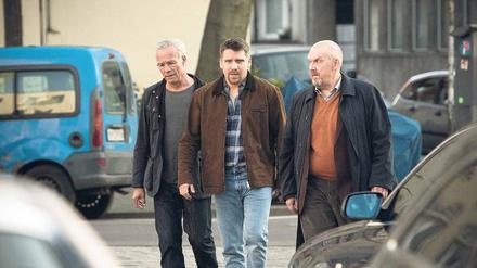 Sieht schon verdächtig aus: Lars Baumann (Hanno Koffler, Mitte) wird von Ballauf (Klaus J. Behrendt, links) und Schenk (Dietmar Bär) zum Gespräch gebeten.
