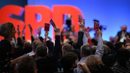 Abstimmung in Bonn: Gut 56 Prozent der Delegierten votierten für Koalitionsverhandlungen mit der Union. 
