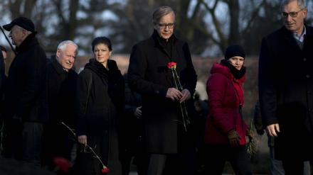 Gedenken an Karl und Rosa: Oskar Lafontaine, Sahra Wagenknecht, Dietmar Bartsch, Katja Kipping und Bernd Riexinger (von links) an der Gedenkstätte der Sozialisten in Berlin-Friedrichsfelde.