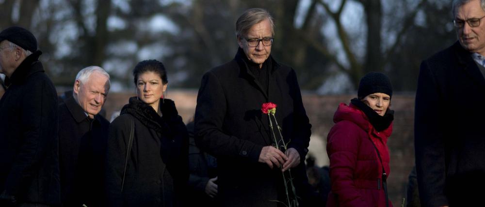 Gedenken an Karl und Rosa: Oskar Lafontaine, Sahra Wagenknecht, Dietmar Bartsch, Katja Kipping und Bernd Riexinger (von links) an der Gedenkstätte der Sozialisten in Berlin-Friedrichsfelde.