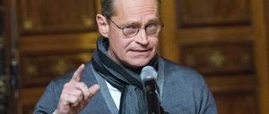 Mit Schal und Plan: Berlins Regierender Bürgermeister Michael Müller fordert die mächtigen Bezirke heraus. Er will mehr Eingriffsrechte. 