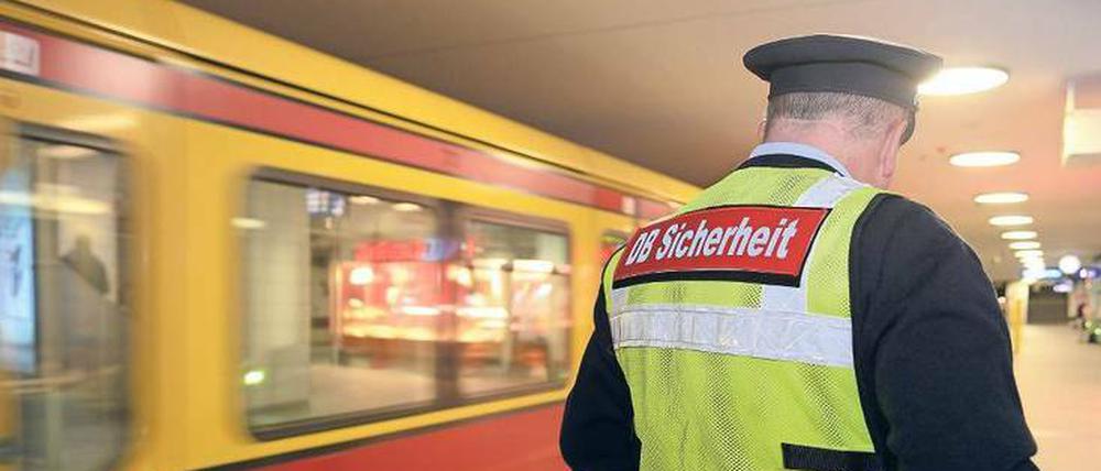 Präsent. Die Sicherheitsmitarbeiter sollen in Wachen feste Plätze bekommen. 