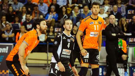 Luke Perry (Nummer 4) spielte 2015/16 noch in Friedrichshafen. 