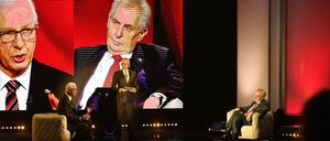 Jiri Drahos (links) und Milos Zeman treten in der Stichwahl gegeneinander an.