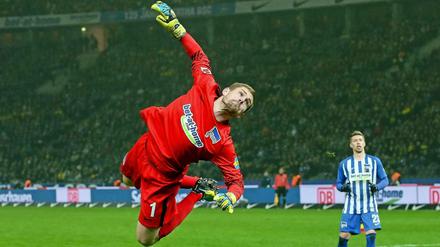 Jetzt fliegt er wieder. Thomas Kraft steht auch am Samstag im Bremen im Tor von Hertha BSC.