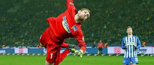 Jetzt fliegt er wieder. Thomas Kraft steht auch am Samstag im Bremen im Tor von Hertha BSC.