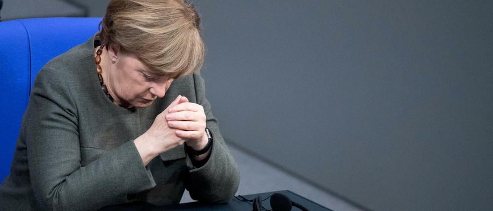 In sich gekehrte Bundeskanzlerin. Angela Merkel am Montag im Plenarsaal des Bundestages.
