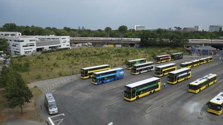 Das Brachgelände hinter dem Bahnhof Zoo in Berlin.