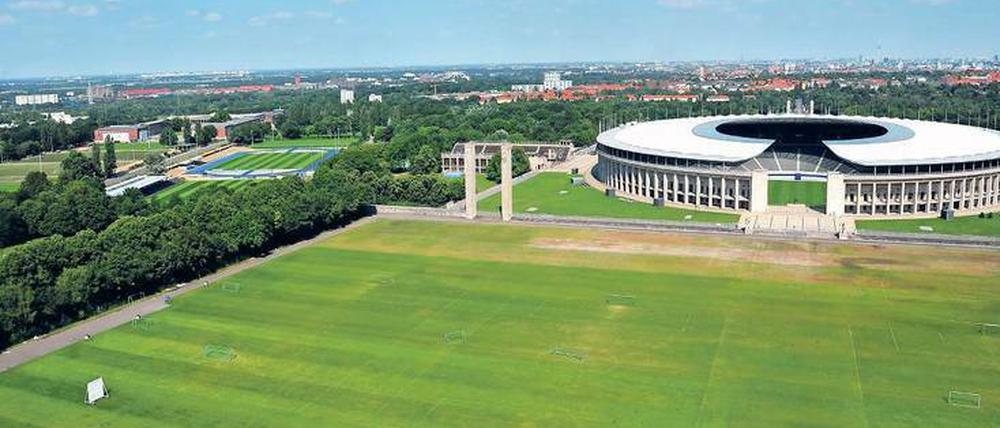 Ort für den Sport. Vom Glockenturm am Olympiastadion lässt sich das weitläufige Gelände am besten überblicken. 