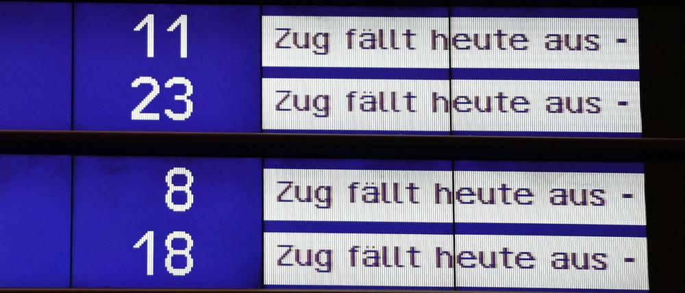 Störungen im Betriebsablauf. Stürme, Bauarbeiten, Probleme mit Zügen und an der Strecke haben der Bahn zu schaffen gemacht.