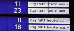 Störungen im Betriebsablauf. Stürme, Bauarbeiten, Probleme mit Zügen und an der Strecke haben der Bahn zu schaffen gemacht.