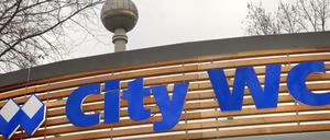 Die Wall AG darf einige seiner bisherigen Werbeflächen so lange nutzen, bis die Toiletten von einem neuen Betreiber übernommen werden.