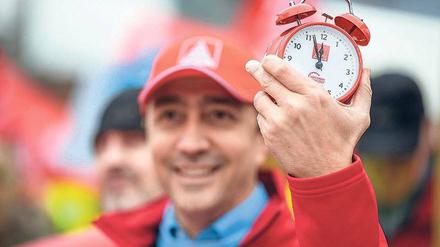 Hunderttausende haben in den vergangenen Wochen im Warnstreik für mehr Geld und kürzere Arbeitszeit demonstriert. 