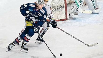 "Geiles Gefühl". Eisbären-Profi Jonas Müller (vorne) ist bereit für Olympia.