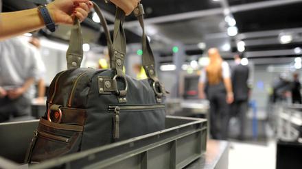 Viele Passagiere reisen auf kürzeren Flügen nur mit Handgepäck.