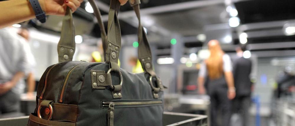 Viele Passagiere reisen auf kürzeren Flügen nur mit Handgepäck.