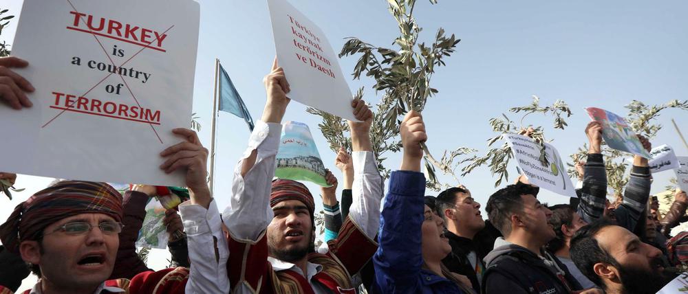 Protest syrischer Kurden gegen die Militäroffensive der Türkei