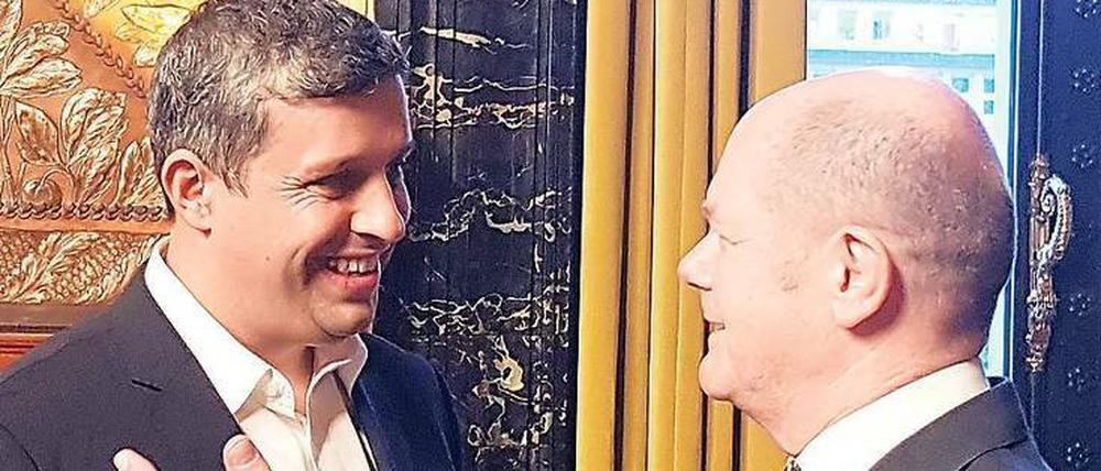 Brüderlich. Der Berliner SPD-Fraktionschef Raed Saleh (li.) trifft Hamburgs Ersten Bürgermeister Olaf Scholz.