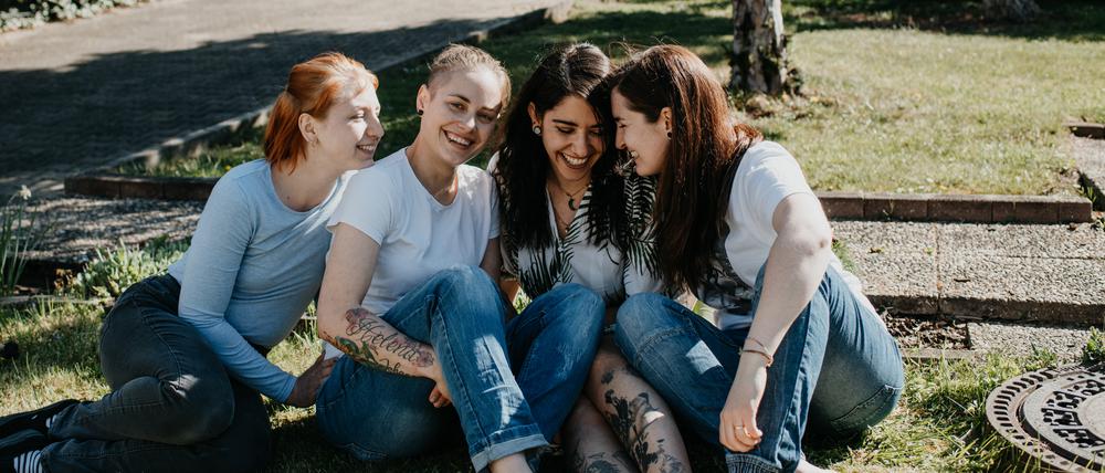 Verliebt, vertobt, verheiratet. Viviane, Julia, Elena und Lara (von links) sind eine Familie.
