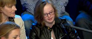 Natalie Dedreux brachte das Thema Behinderungen in der ARD-"Wahlarena" auf. "Ich will leben", sagte sie Kanzlerin Merkel. 