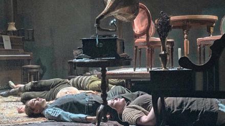 Szene aus "Wolfskinder" an der Neuköllner Oper. 