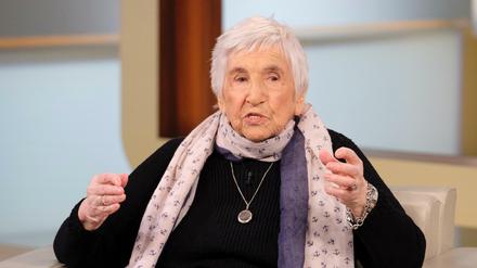 Esther Bejarano, Künstlerin und Auschwitz-Überlebende, zu Gast bei Anne Will