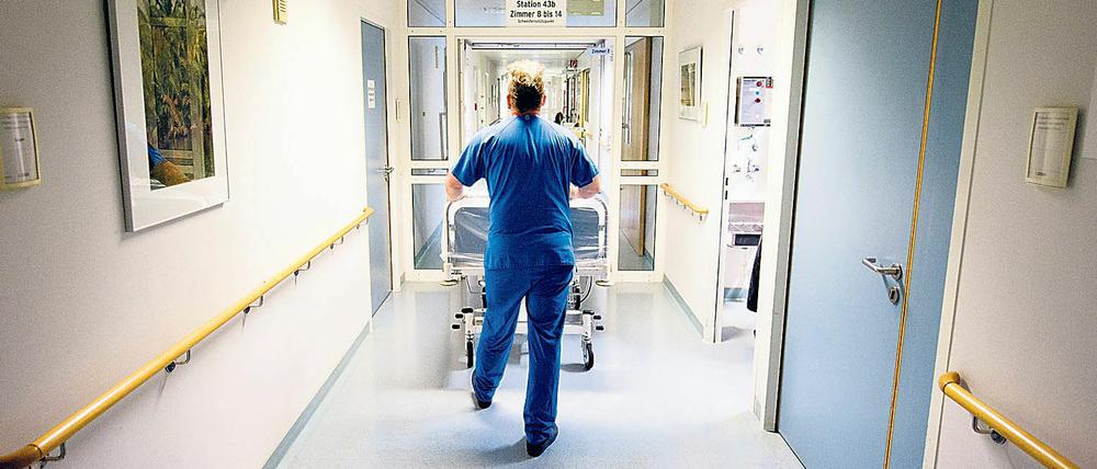 Ein Bündnis fordert mehr Pflegepersonal in Krankenhäusern.