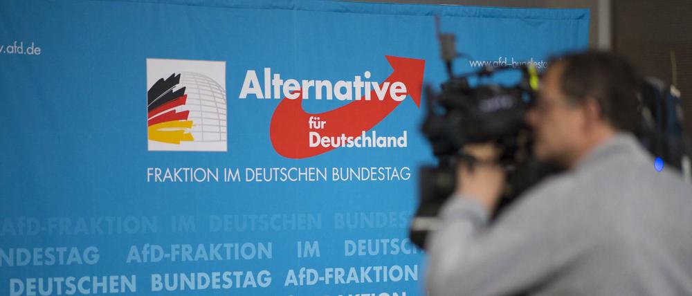 Der AfD-Fraktion steht per Satzung ein Sitz im Kuratorium der Hirschfeld-Stiftung zu.