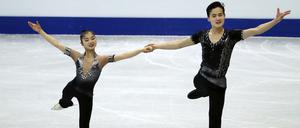 dRyom Tae Ok und Kim Ju Sik aus Nordkorea in Aktion im Kurzprogramm der Paare.