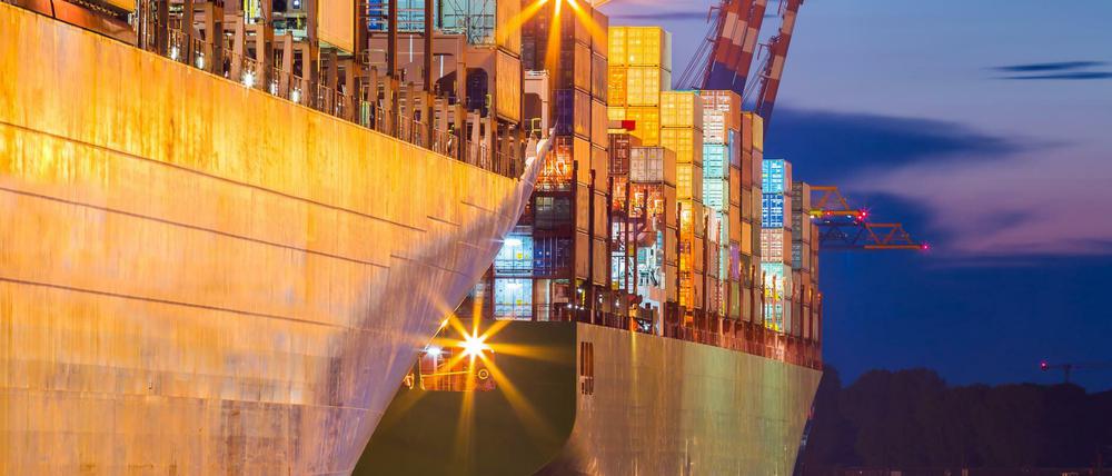 Weltweiter Handel findet vor allem mit Containern und von Hafen zu Hafen statt.
