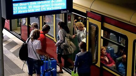 Die Ost-West-Linien sind von einer Stellwerksstörung betroffen.