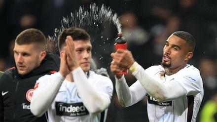 Traf, sah und spritzte: Frankfurts Kevin-Prince Boateng (r) .