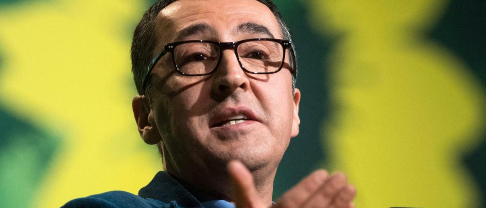 Cem Özdemir, scheidender Bundesvorsitzender, spricht am Freitag bei der außerordentlichen Bundesdelegiertenkonferenz von Bündnis 90/Die Grünen in Hannover.