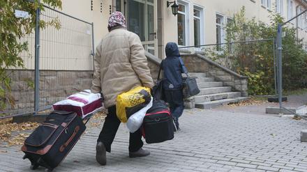 Flüchtlinge aus Syrien kommen in der Flüchtlingsunterkunft im thüringischen Gera an. 