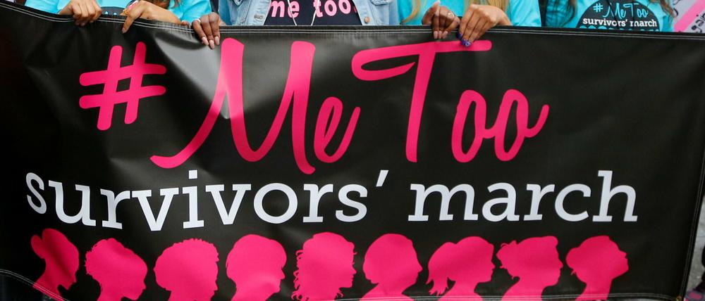 Frauen demonstrieren in Los Angeles (Kalifornien, USA) gegen sexuelle Gewalt und Belästigung.